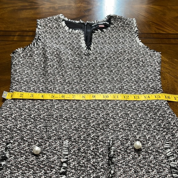 Karl Lagerfeld Paris, Woven Tweed Split Neck Sheath Dress-Sz: 4 - Picture 6 of 9